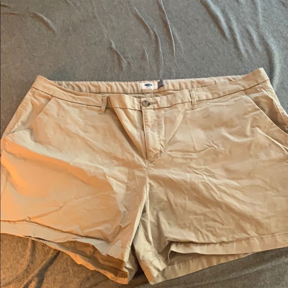 Old Navy Size 20 Beige khaki shorts